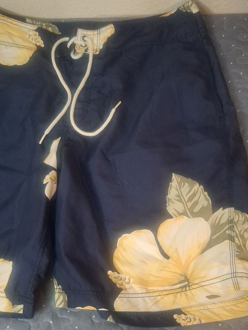 Nautica Navy Blue Floral Swim Trunks with Yellow Hibiscus size 34
